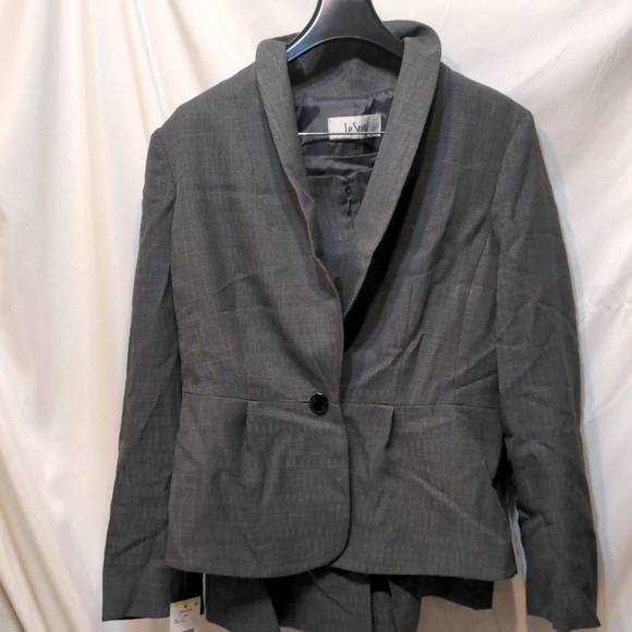 LeSuit Other - NWT Le Suit gray 2 piece career wear suit coat and skirt size 4